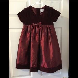 👗 Holiday Thomas velvet dress